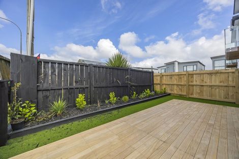 Photo of property in 1a Edward Avenue, Orewa, 0931