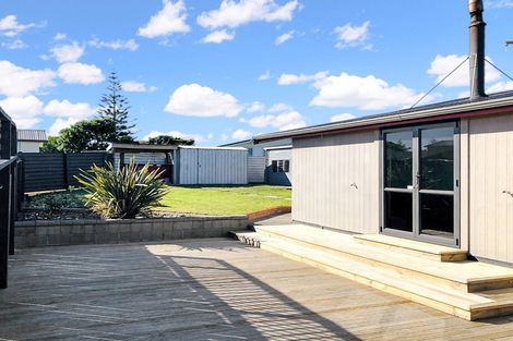 Photo of property in 64 Hinau Street, Castlecliff, Whanganui, 4501