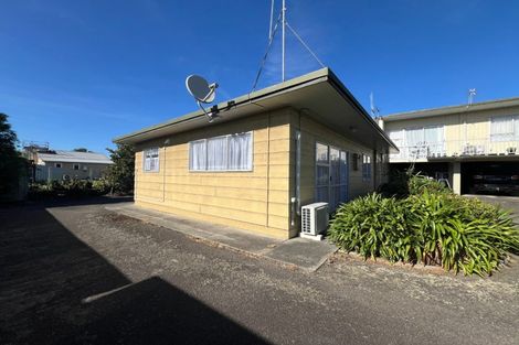 Photo of property in 6 Tiraumea Street, Palmerston North, 4410