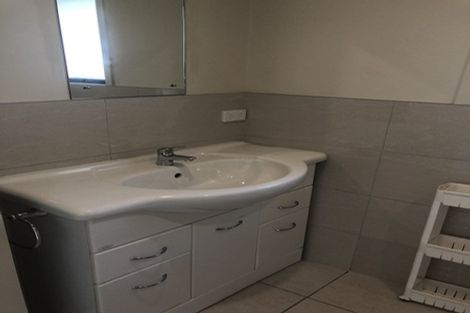 Photo of property in 903 West Coast Road, Waiatarua, Auckland, 0604