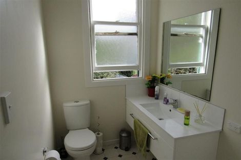 Photo of property in 72 Fairlie Terrace, Kelburn, Wellington, 6021