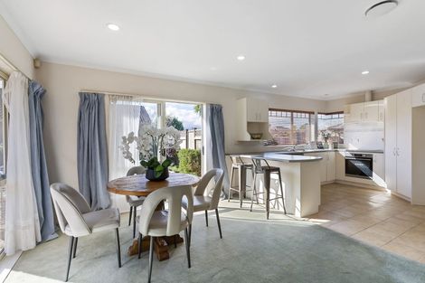 Photo of property in 13 Montilla Place, Manurewa, Auckland, 2102