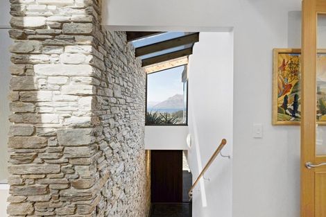 Photo of property in 16 Earnslaw Terrace, Queenstown, 9300