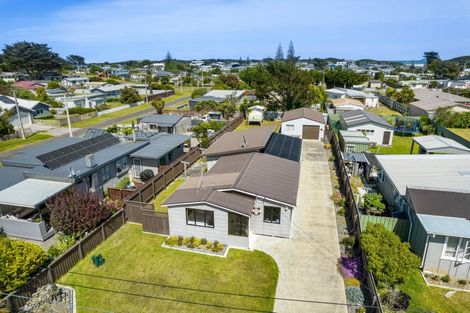 Photo of property in 14 Muapoko Street, Himatangi Beach, Foxton, 4891