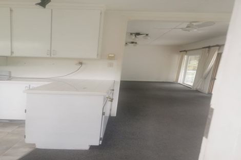 Photo of property in 244 Boord Crescent, Kumeu, 0891