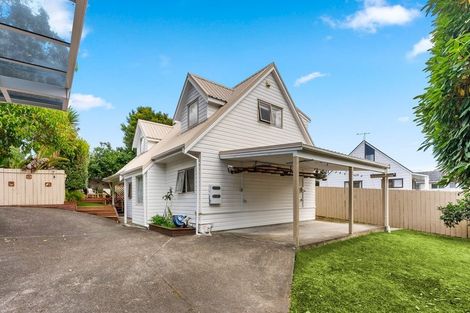 Photo of property in 8a Aplin Place, Birkdale, Auckland, 0626