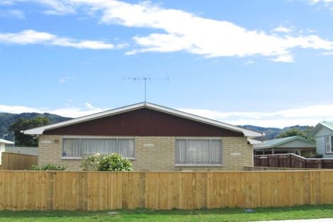 Photo of property in 5a Oregon Drive, Maoribank, Upper Hutt, 5018