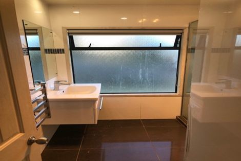 Photo of property in 8 Blethyn Place, Te Atatu South, Auckland, 0610