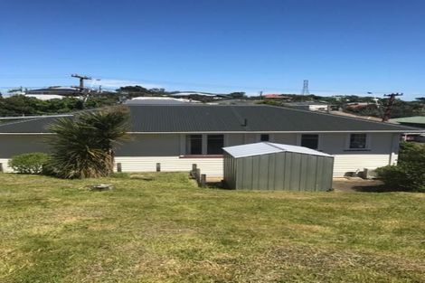 Photo of property in 42 Kenmore Street, Newlands, Wellington, 6037