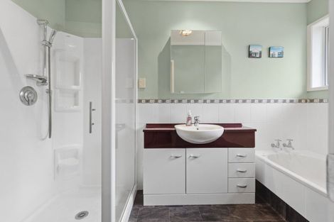 Photo of property in 2 Roselawn Lane, Pahurehure, Papakura, 2113