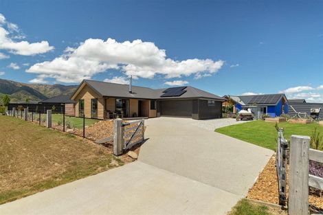 Photo of property in 8 Grandview Road, Lake Hawea, 9382