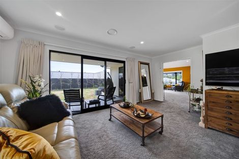 Photo of property in 36 Fernbrook Drive, Hurworth, New Plymouth, 4310