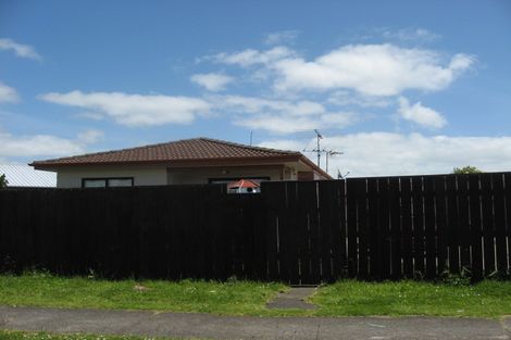 Photo of property in 25 Dungarvon Place, Clendon Park, Auckland, 2103