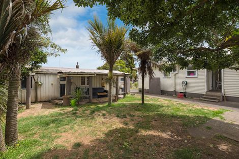 Photo of property in 17 Addington Avenue, Manurewa, Auckland, 2102