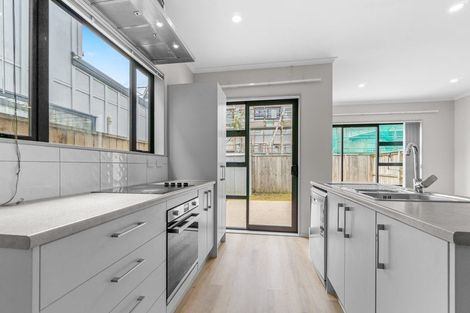Photo of property in 28 Lili Chen Way, Mangere Bridge, Auckland, 2022