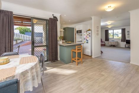 Photo of property in 80 Cabeleigh Drive, Helensville, 0800