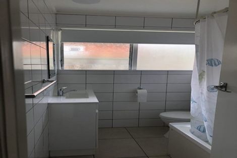 Photo of property in 52 Buscomb Avenue, Henderson, Auckland, 0610