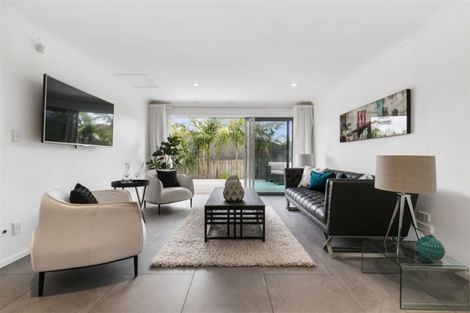 Photo of property in 6 Canonbie Place, East Tamaki Heights, Auckland, 2016