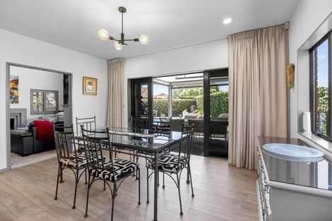 Photo of property in 28 Connemara Court, West Harbour, Auckland, 0618