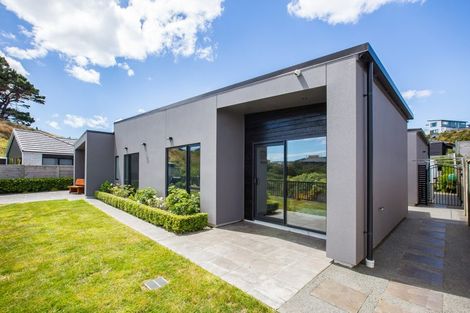 Photo of property in 55 Queen Charlotte Drive, Aotea, Porirua, 5024