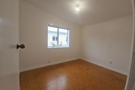 Photo of property in 35 Weymouth Street, New Plymouth, 4310