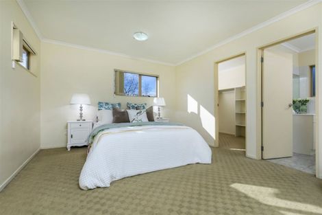 Photo of property in 1 Burton's Drive, Swanson, Auckland, 0614