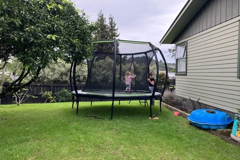 Photo of property in 76 Lauderdale Road, Birkdale, Auckland, 0626