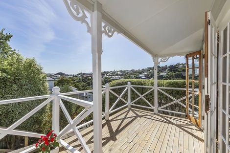 Photo of property in 19 Kopiko Way, Brooklyn, Wellington, 6021