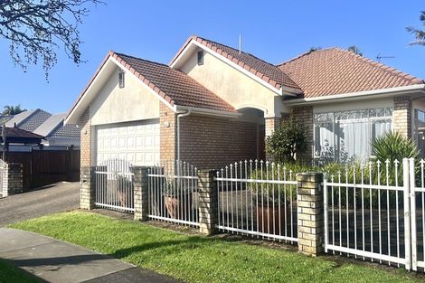 Photo of property in 14 Corta Bella Place, Golflands, Auckland, 2013