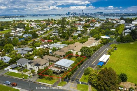 Photo of property in 51 Gladstone Road, Northcote, Auckland, 0627