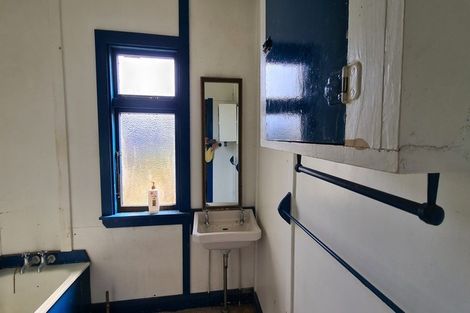 Photo of property in 10 King Street, Opunake, 4616