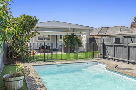 Photo of property in 118 Cutfield Road, Westown, New Plymouth, 4310