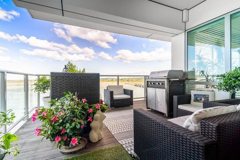 Photo of property in 12/72e Devonport Road, Tauranga, 3110