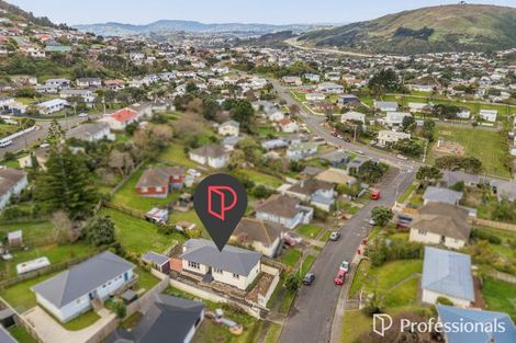 Photo of property in 1 Wakefield Terrace, Tawa, Wellington, 5028