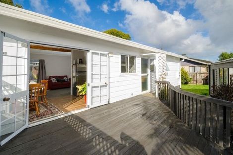 Photo of property in 1/82 Luanda Drive, Ranui, Auckland, 0612