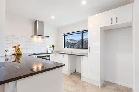 Photo of property in 48 Black Beech Crescent, Takanini, 2110