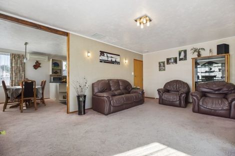 Photo of property in 25 Lipton Grove, Opaheke, Papakura, 2113