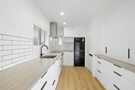 Photo of property in 260 Mangorei Road, Merrilands, New Plymouth, 4312