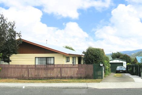 Photo of property in 27a Roband Crescent, Brown Owl, Upper Hutt, 5018
