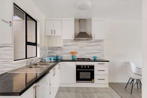 Photo of property in 2/11 Overton Road, Papatoetoe, Auckland, 2025