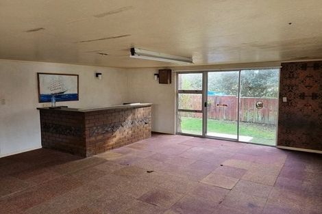 Photo of property in 3 Waters Place, New Lynn, Auckland, 0600