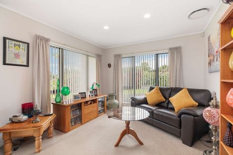 Photo of property in 8 Awaroa Stream Drive, Waiuku, 2123