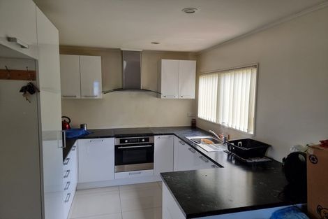 Photo of property in 18 Athena Drive, Totara Vale, Auckland, 0629