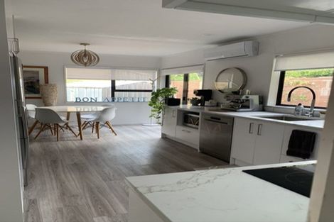 Photo of property in 2/11 Emery Grove, Bayview, Auckland, 0629