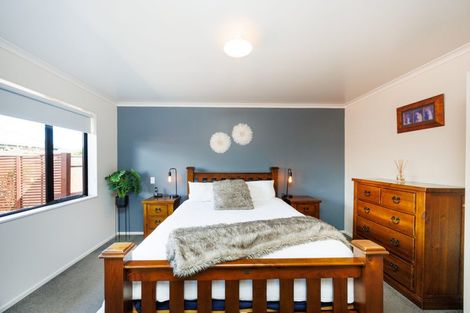 Photo of property in 43 Geneva Terrace, Kelvin Grove, Palmerston North, 4414