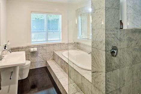 Photo of property in 43 The Crescent, Roseneath, Wellington, 6011