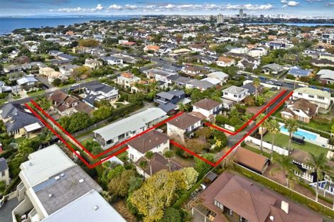 Photo of property in 2/4 Frater Avenue, Milford, Auckland, 0620