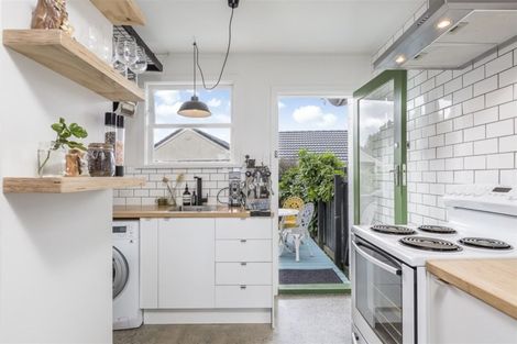 Photo of property in 2/783 Te Atatu Road, Te Atatu Peninsula, Auckland, 0610