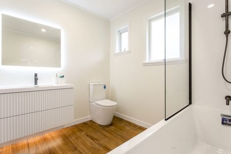 Photo of property in 54 St Leonards Road, Kelston, Auckland, 0602