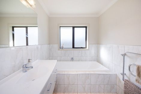 Photo of property in 2 Mayfair Court, Feilding, 4702